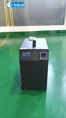 실험실 환경에서 열 분산을 위한 고밀도 방열판 및 네임 팬이 장착된 소형 열전 액체 냉각기